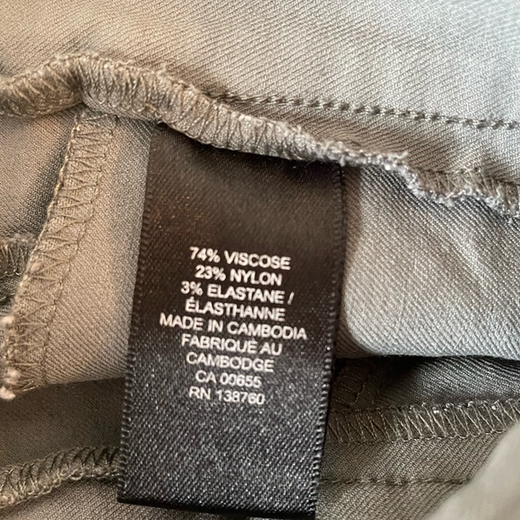 Capris and Crop pants - Picture 7 of 7